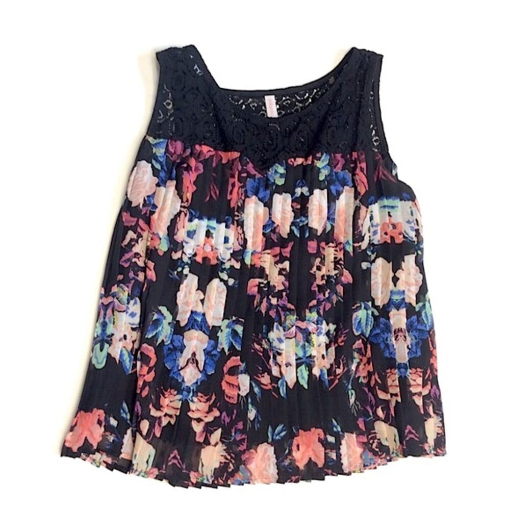 Xhilaration Floral Pleat Black Lace Sleeveless Top